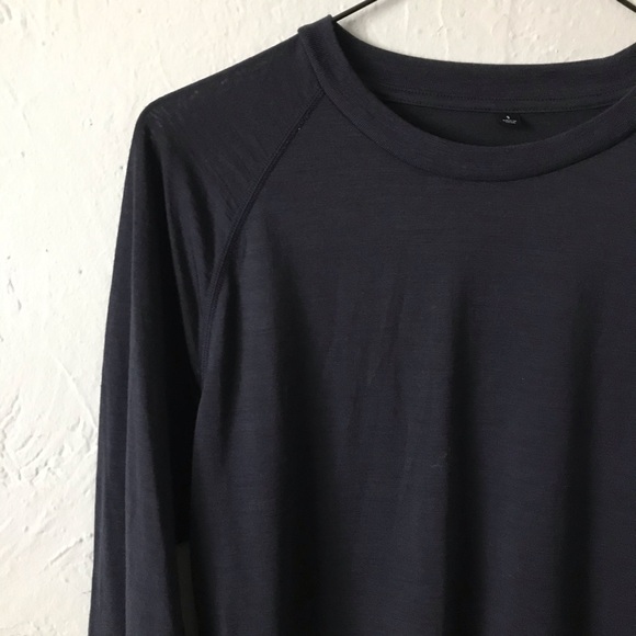 uniqlo dark blue tee shirt new without tags - Picture 2 of 10